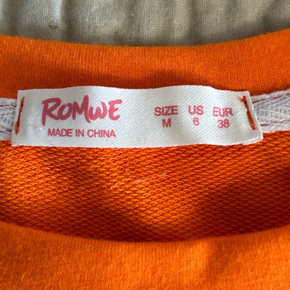 Peanuts Snoopy Astronaut Orange Crop Sweatshirt Size Medium - Picture 5 of 7